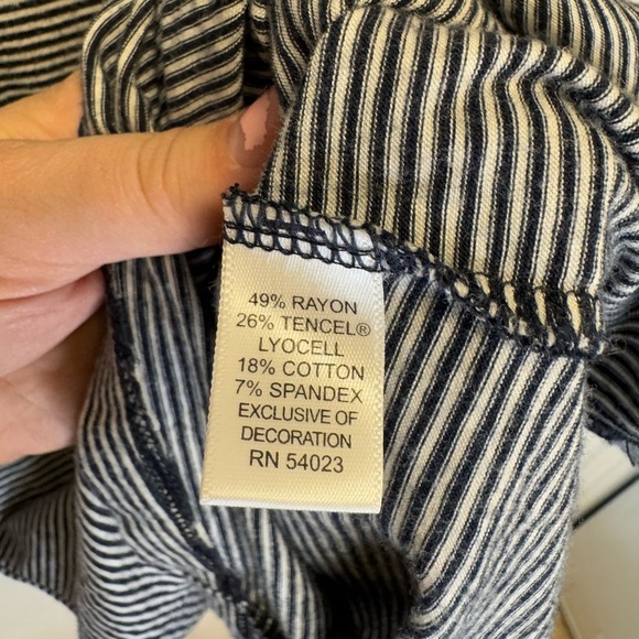 Banana Republic women’s striped t-shirt with gold neckline size XS - Picture 5 of 10